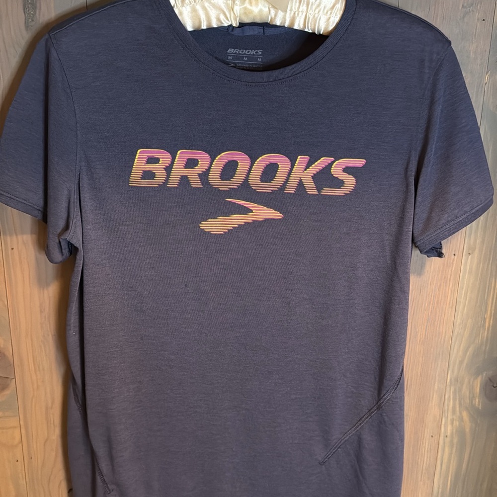 Brooks Logo Tee Navy Blue Graphic Women’s Medium